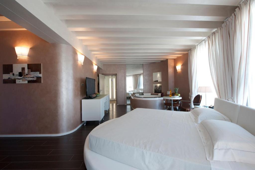 Rodengo-Saiano Hotel Morgana חדר תמונה